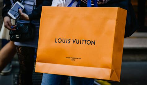 does lv have sales